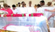 KCR pays floral tributes to Harish Rao’s father Satyanarayana Rao