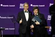 Scott Bessent cruzó a senadoras demócratas y celebró el “éxito electoral” de Javier Milei