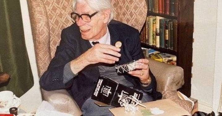 Plaque to honour Thomas the Tank Engine creator unveiled at his home