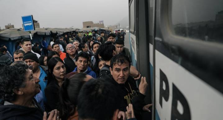 Paro contra extorsiones: ciudadanos tienen dificultades por falta de unidades de transporte público 