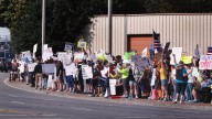 'No Kings' protest of Trump draws 1,800 in downtown Murfreesboro