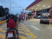 Motorizados denuncian exclusión en E/S Auxiliadora: solo un surtidor habilitado pese a contar con cinco islas