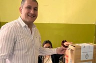 "La democracia se fortalece con más democracia", dijo Padula tras emitir su voto