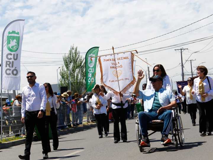 Santa Fe de Curicó se vistió de fiesta en su tradicional desfile cívico