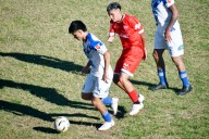 Vélez de San Ramón volvió a festejar ante Dos Leones en un final caliente