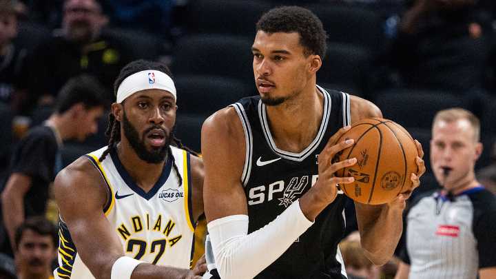 Spurs’ Victor Wembanyama doesn’t even leave the ground for wild putback slam
