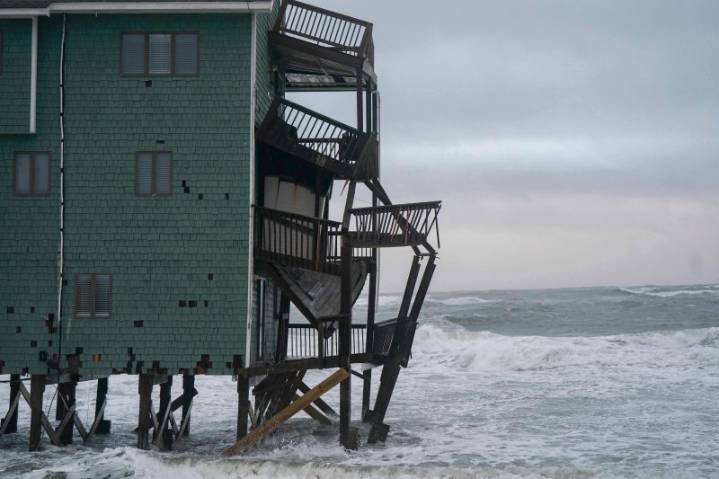 Nor'easter prompts New Jersey state of emergency, coastal flooding