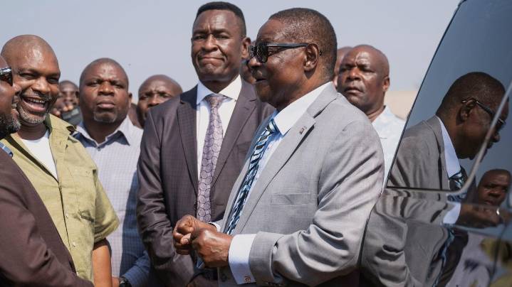 Peter Mutharika is sworn in as Malawi president in political comeback at the age of 85