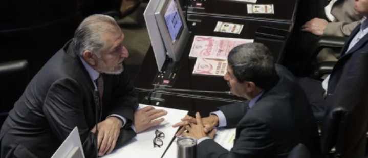 Juristas y opositores califican de regresiva la reforma de Sheinbaum a la ley de amparo