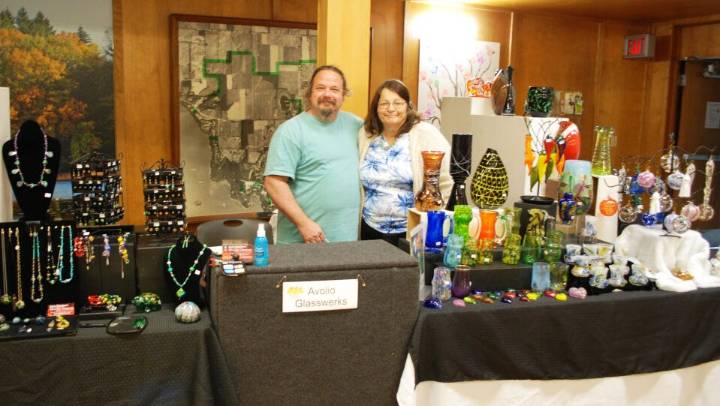 What artists are featured at Kellogg Bird Sanctuary’s fall event?