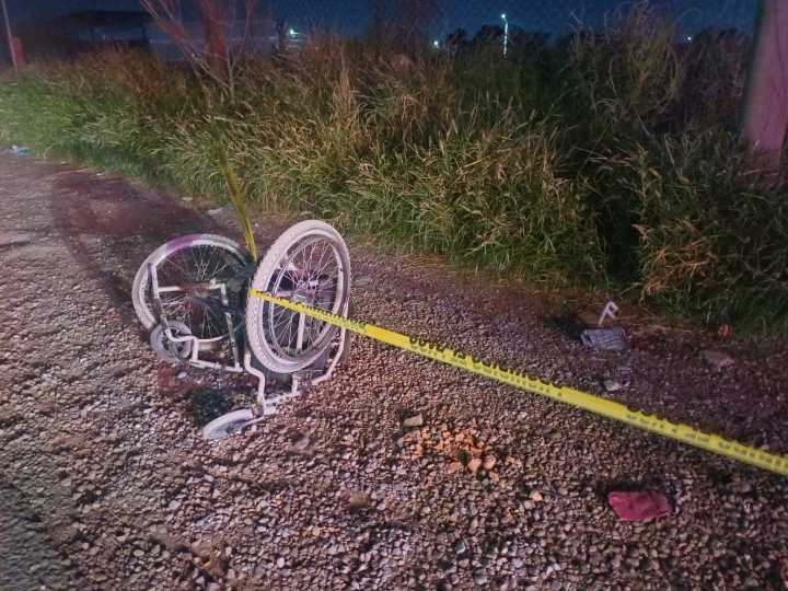 Hombre en silla de ruedas pierde la vida tras ser atropellado en periférico de Torreón