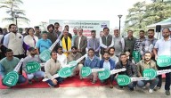 Himachal : CM flags off e- taxis under RGSSY