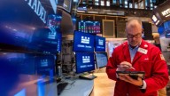 Dow gains 500 points as Wall Street embraces robust corporate earnings
