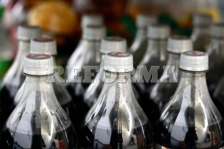 Queda impuesto a refrescos  lejos de estándar internacional