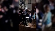 “La música sigue sonando mientras se pueda”: músicos rusos continúan concierto a pesar de la amenaza de misiles