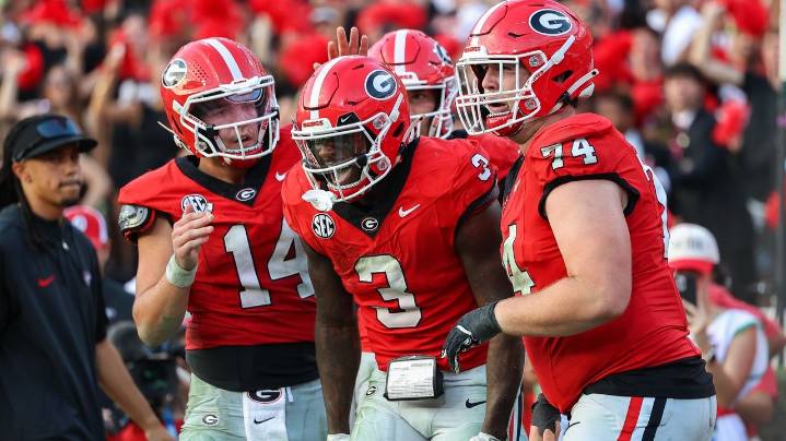 Stockton throws 4 TD passes as No. 9 Georgia rallies in 4th quarter to beat No. 5 Ole Miss 43
