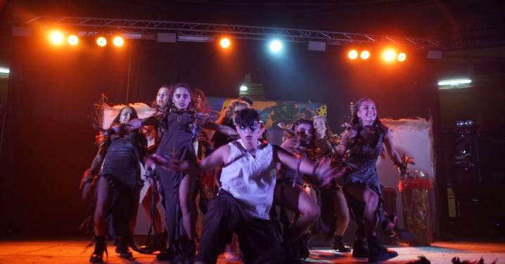 Noche de estrellas en Alba de Tormes: el concurso de playback rebosa de talento local