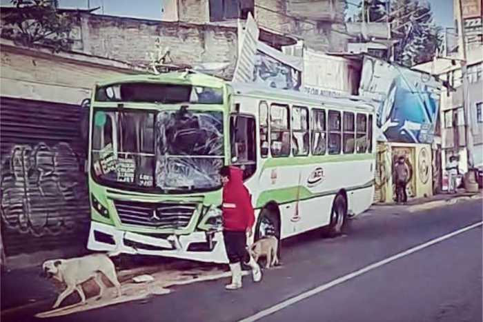 Choque entre camiones deja 10 lesionados en Paseo Tollocan
