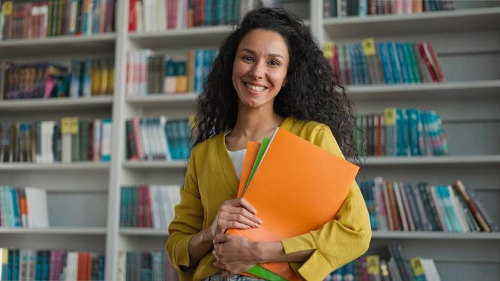 Estudiantes de la Universidad Nacional ganan concurso sobre conocimiento financiero del AMV
