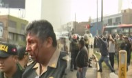 Agente policial sufre corte en la cabeza durante paro de transportistas en óvalo Habich