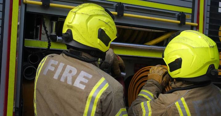 Man dies days after early morning house fire in Barnet