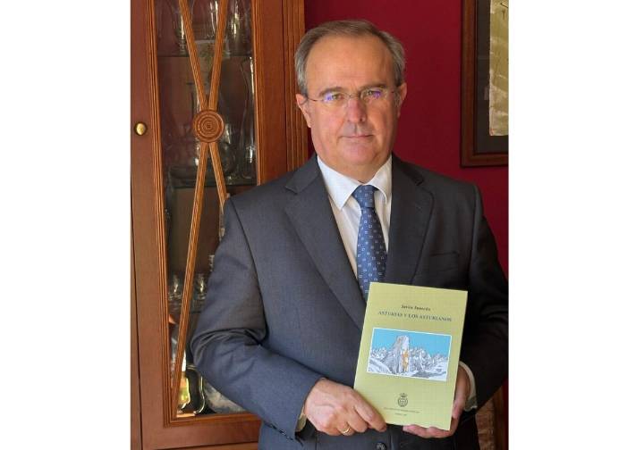 Javier Junceda muestra la vía para una Asturias con futuro