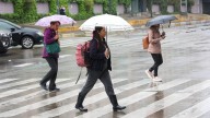 ... y cierran playas en Colima