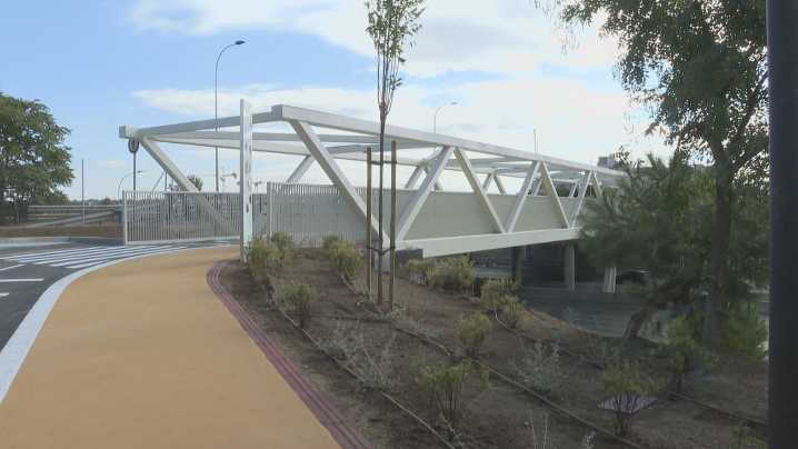 Abierta la pasarela peatonal y ciclista que conecta Puente y Villa de Vallecas