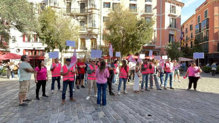 VÍDEO | Protesta en Cort por el atasco con el Plan de Ordenación: "¡Alcalde, escucha, la Policía Local está en lucha!"