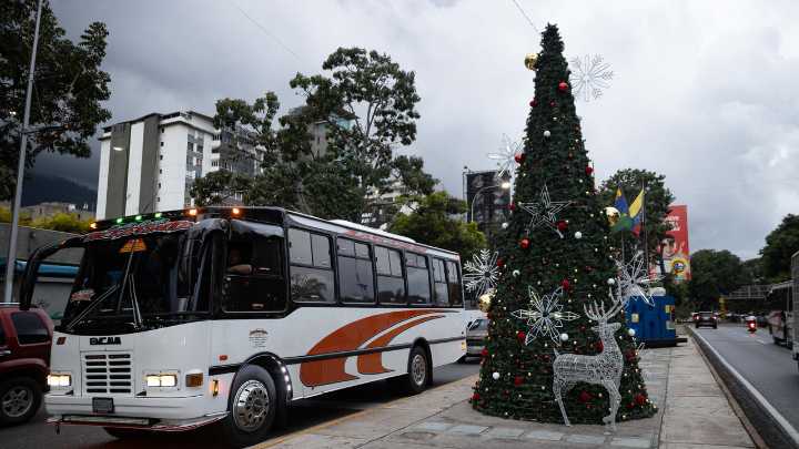 Venezuela arranca octubre con decreto obligatorio de Navidad en medio de ejercicios militares
