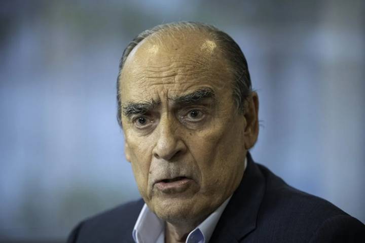 Tras las críticas por cobrar 180 mil dólares por mes de YPF, Francos negó percibir honorarios