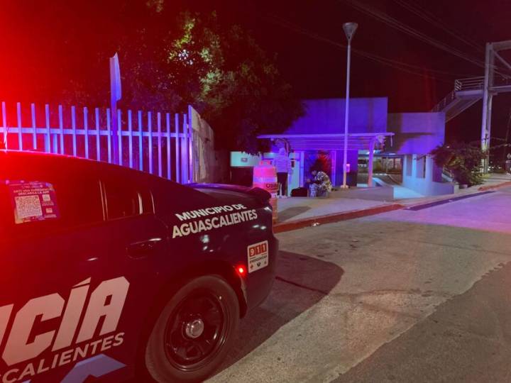 Auxilian policías a joven en labor de parto en Aguascalientes