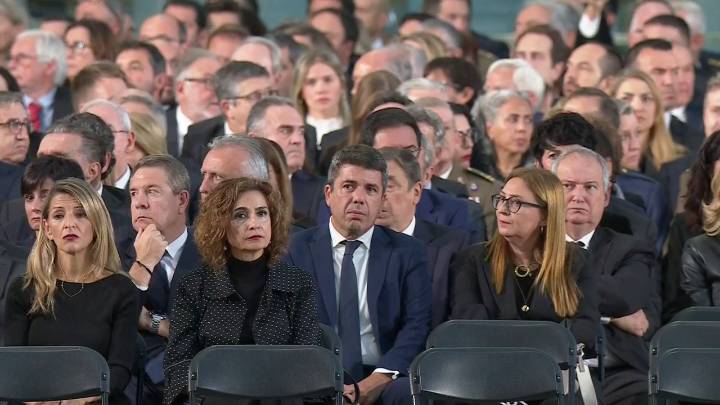 Gritos a Mazón en el funeral por las víctimas de la DANA: "¡Asesino! ¡Rata cobarde! Viniendo aquí te ríes de nosotros"