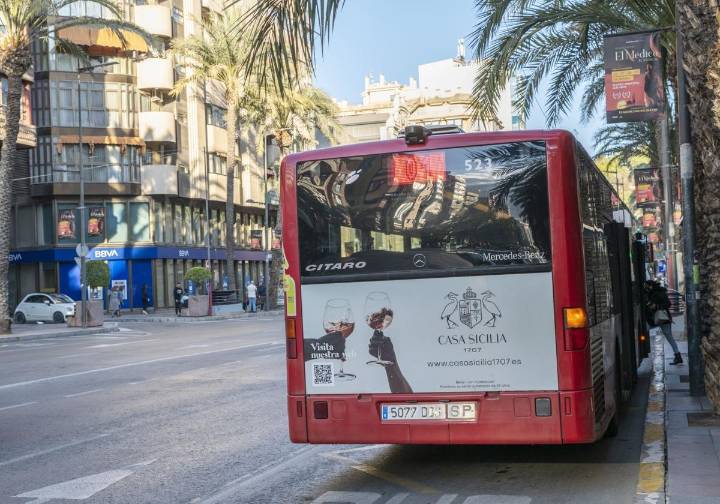 San Gabriel denuncia los recortes en el autobús