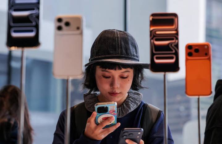 iPhone Demand Pushes Apple Past $4 Trillion Mark