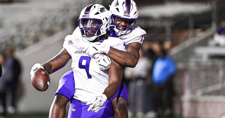 Dukes open it up in second half to crush Bobcats on the road