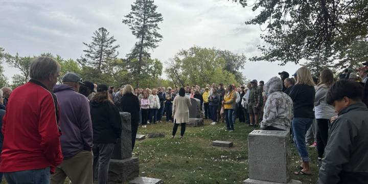 True crime comes alive at Sioux City cemetery tour, sharing stories beneath the headstones