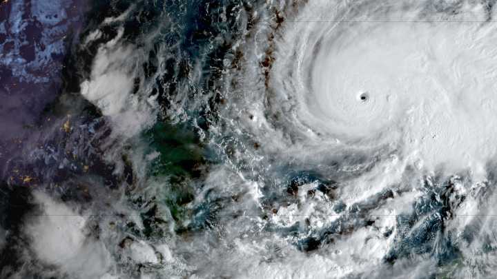 Así se ve desde el espacio el poderoso huracán Melissa, categoría 5, avanzando por el Caribe y a punto de golpear Jamaica