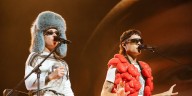 Ca7riel y Paco Amoroso hicieron delirar a 15.000 fans en un show íntimo: guiño al Tiny Desk, beso apasionado y regalos a sus fans