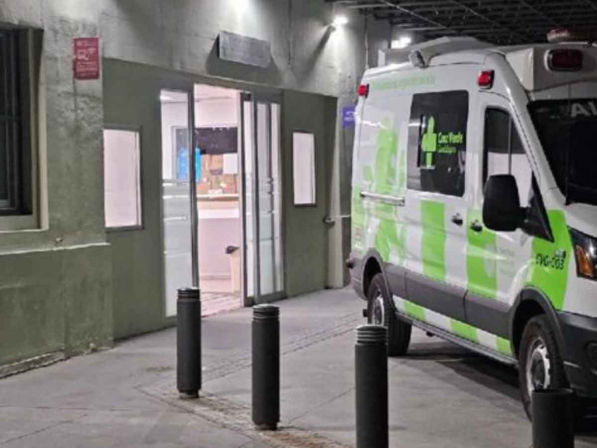 Bebé lucha por su vida tras caer con su madre en una alcantarilla sin tapa en Jalisco