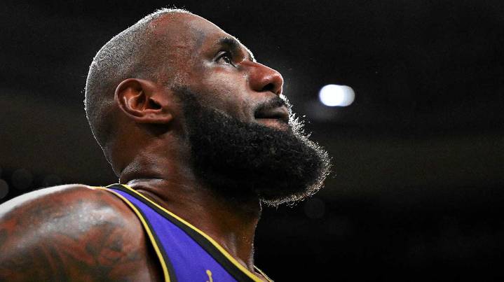 Brian Windhorst hints LeBron James trade realistic if Lakers struggle early