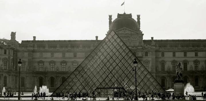 German Company Steals Spotlight After Louvre Thieves Use Its Lift During Robbery