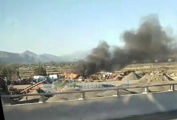 Incendio destruye una vivienda y un vehículo en el sector de Parrasía