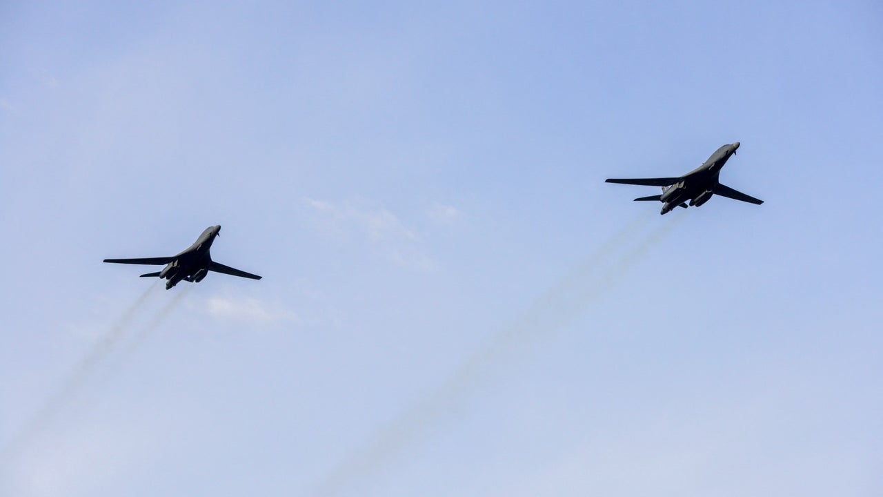 Exasesor de Seguridad de la Casa Blanca explica qué hacían los dos bombarderos B1 de EE. UU. a pocos kilómetros de la costa venezolana