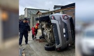 Una camioneta chocó con otro rodado y luego volcó