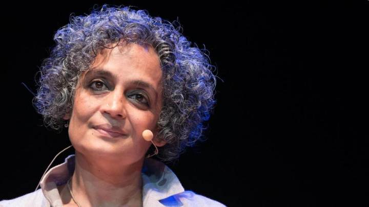 Arundhati Roy dialoga con su madre muerta