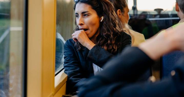 Key signs you may have pneumonia - and it's all to do with your cough
