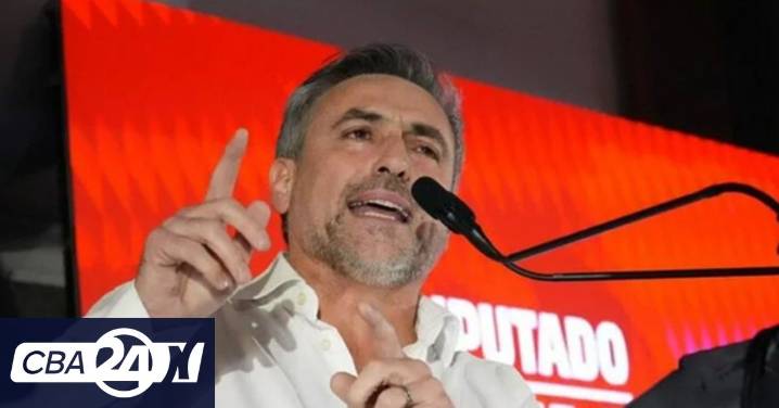 Ramón Mestre cierra la campaña con un acto en la explanada de la Casa Radical