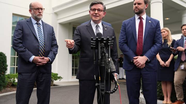 Trump’s Oval Office meeting fails to stop U.S. government shutdown