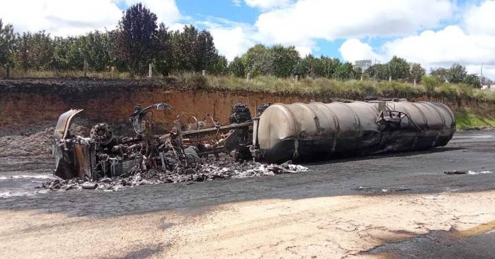 Explosión de pipa provoca cierre total en la autopista México